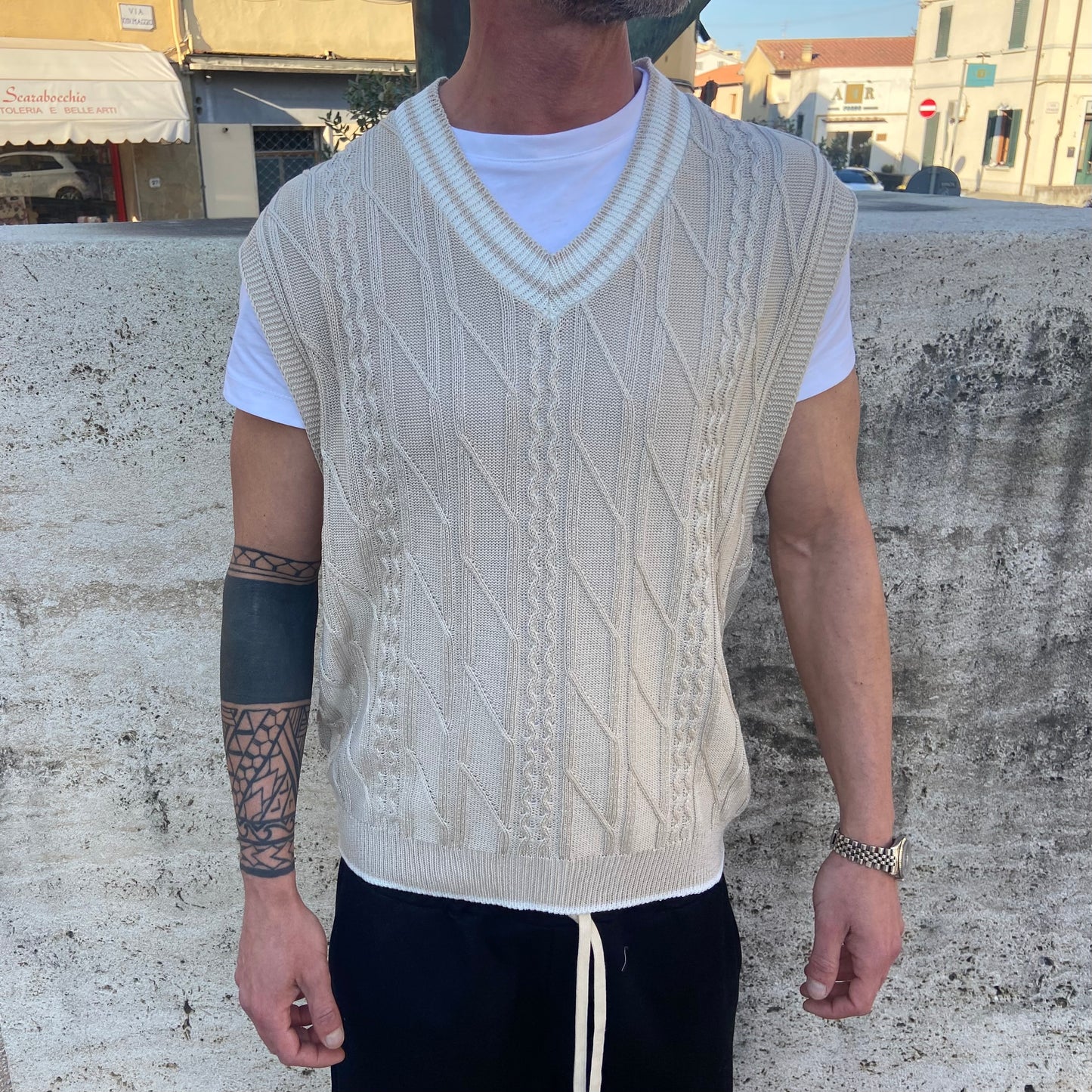 GILET CON SCOLLO A V IN MAGLIA NJB SABBIA